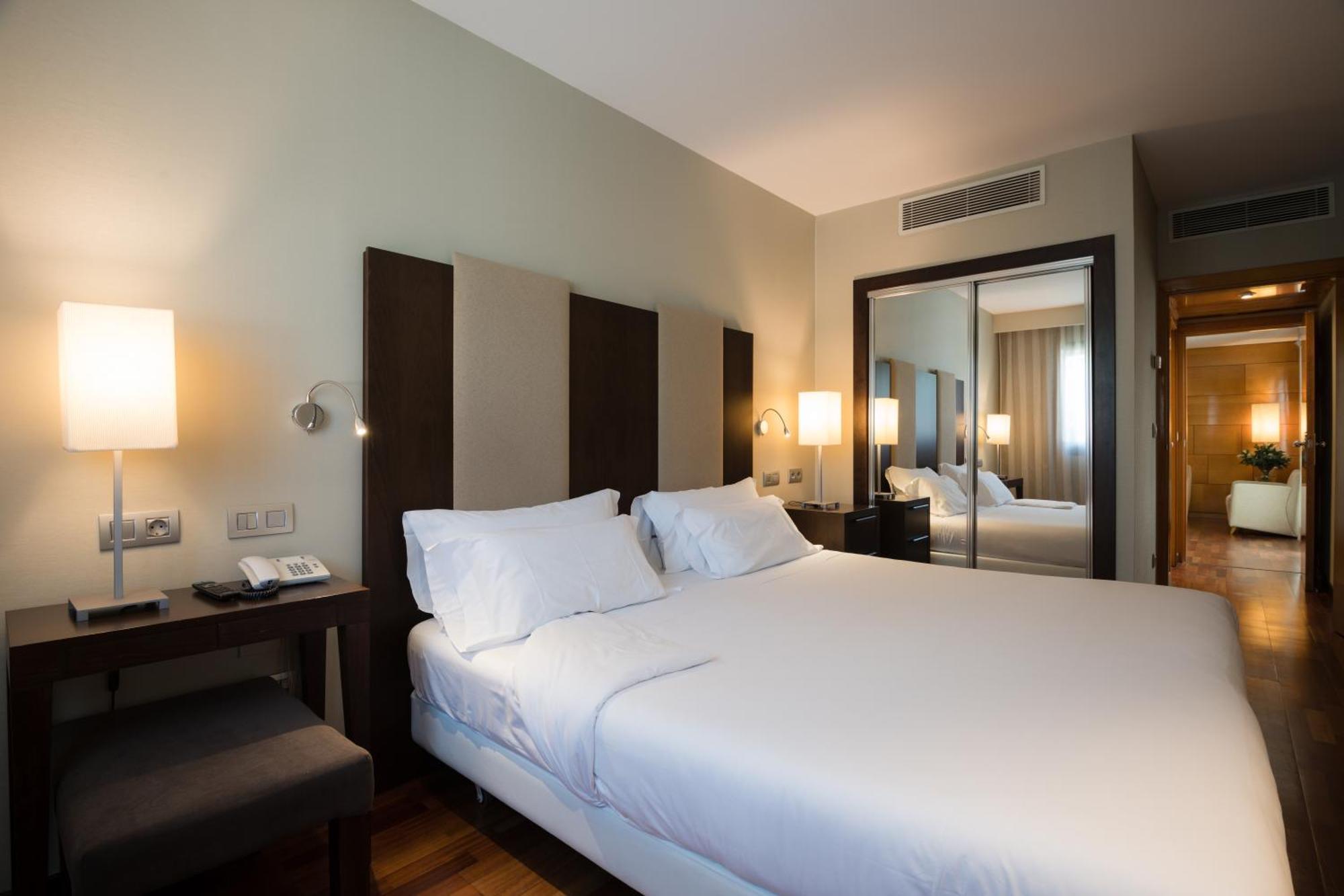 Hotel Ciudad De Valladolid Exteriör bild