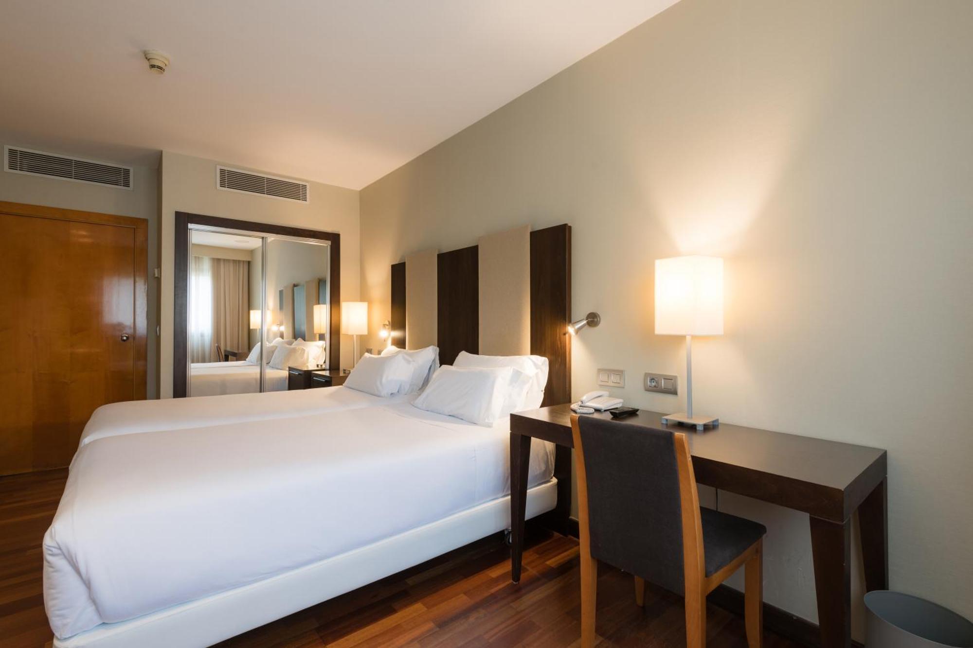 Hotel Ciudad De Valladolid Exteriör bild