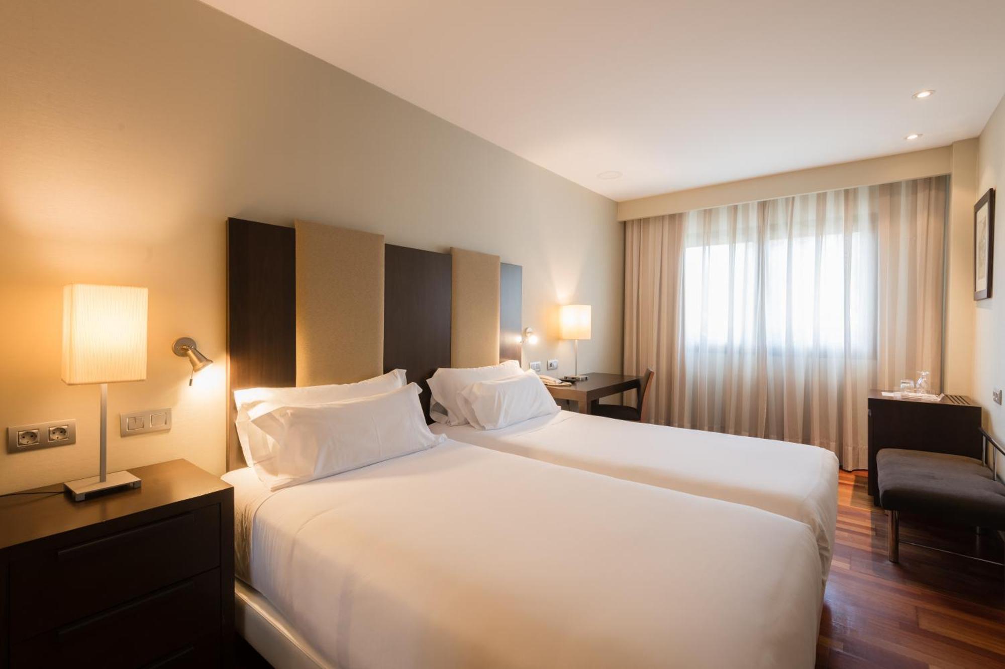 Hotel Ciudad De Valladolid Exteriör bild