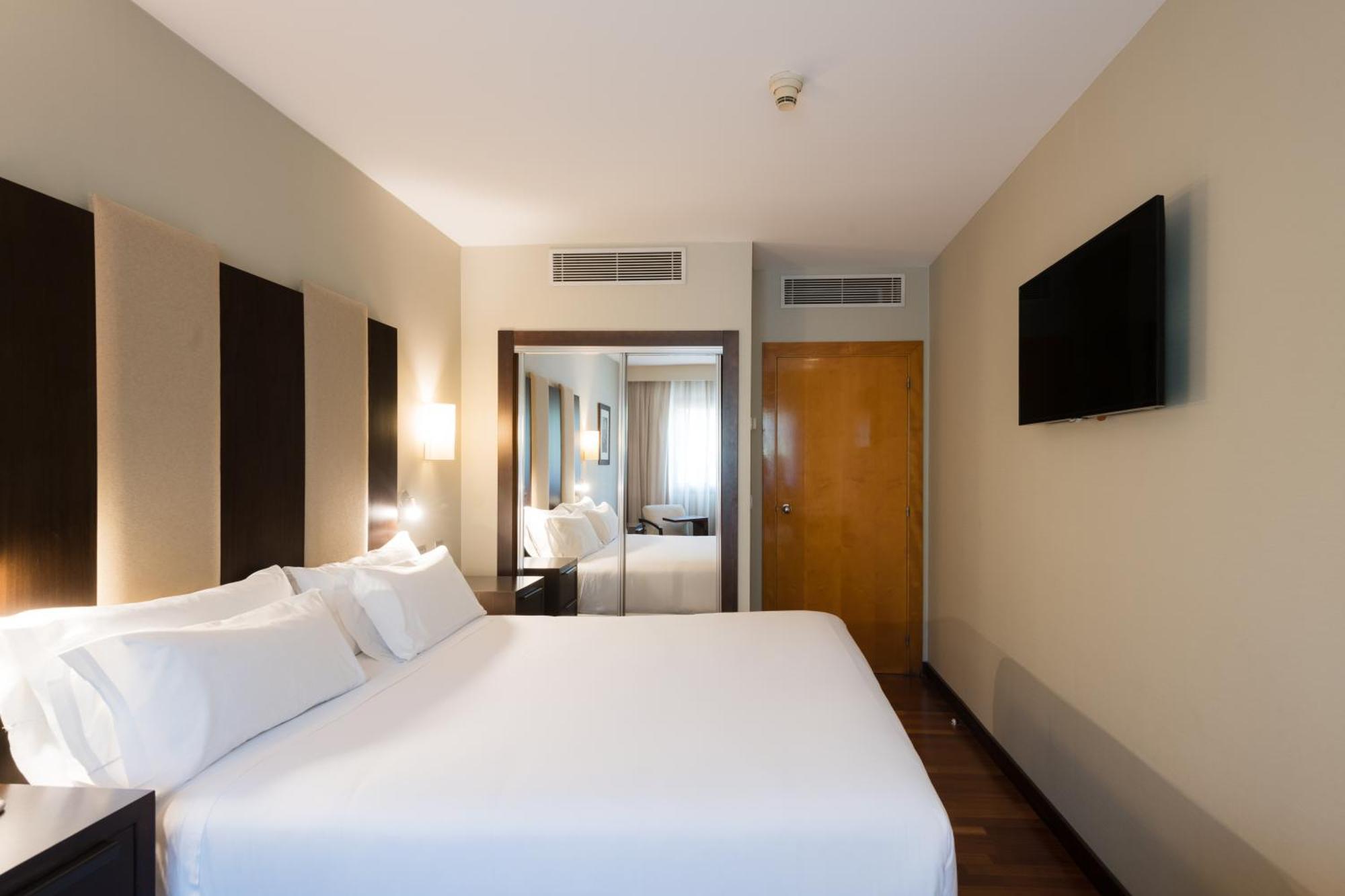 Hotel Ciudad De Valladolid Exteriör bild